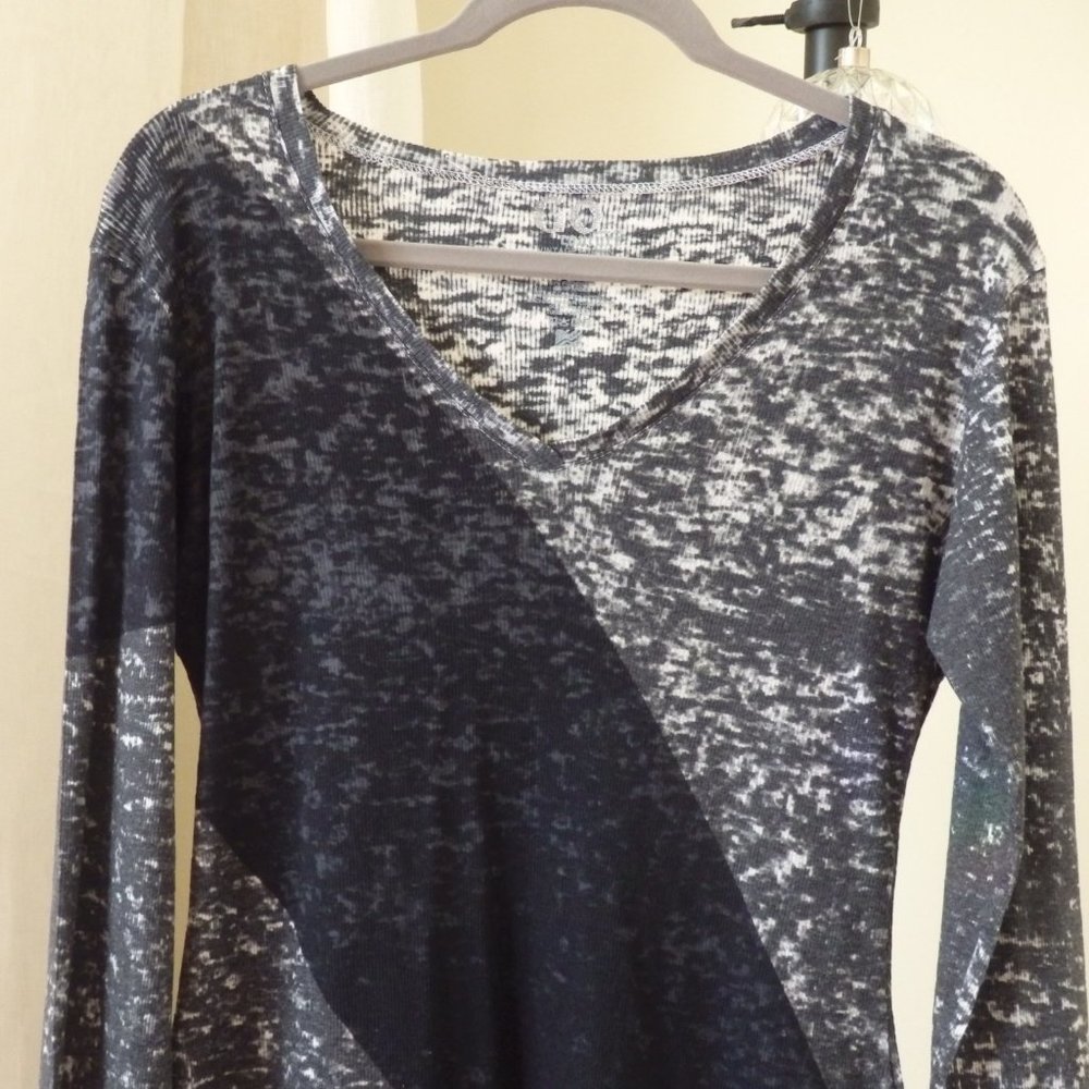 Go Couture V Neck Color Block Marled Pattern Top … - image 2